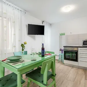 apartments-adeona.primorje-gorskikotar.com/